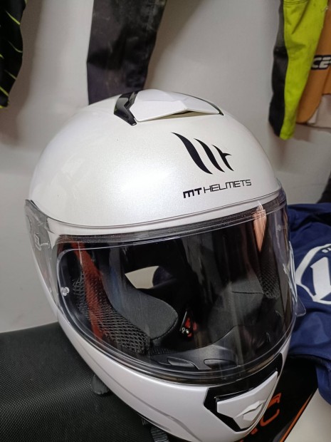 MT helmets thunder 3. 