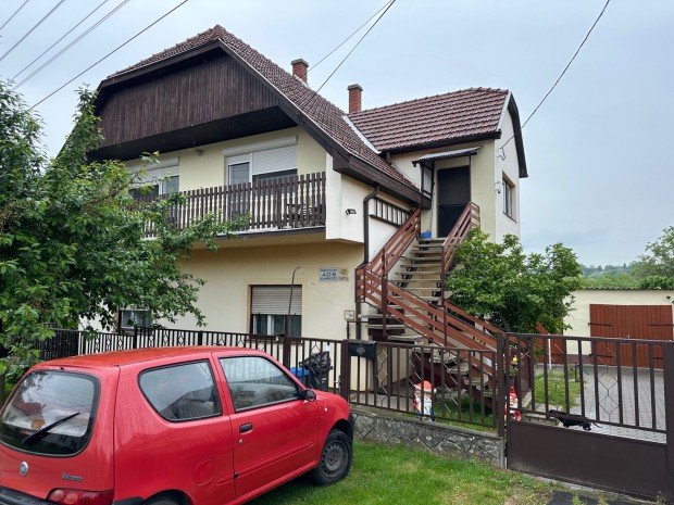 MUNKÁCSY MIHÁLY UTCAI 2 GENERÁCIÓS CSALÁDI HÁZ