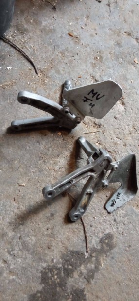 MV Agusta F4 Els� l�btart� konzol p�r