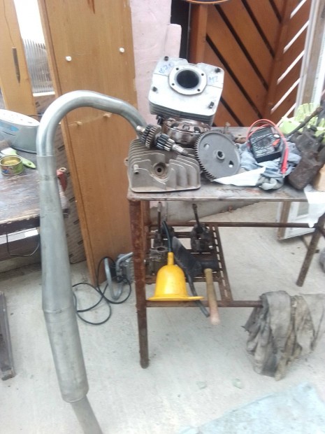 MZ 250 Trophy alkatr�szek