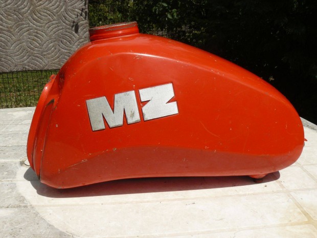 MZ ETZ 125 150 motorkerkpr benzintank