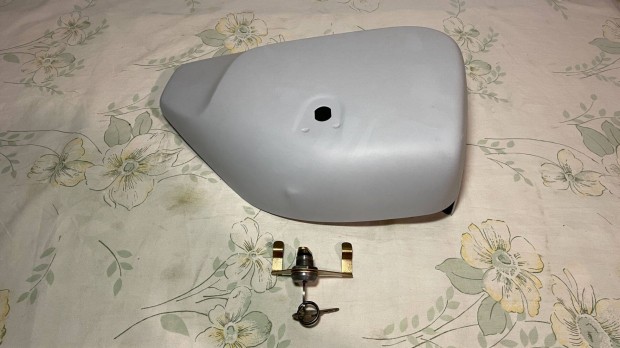 MZ ETZ 125, 150szerszm fedl zrral kulccsal DDR