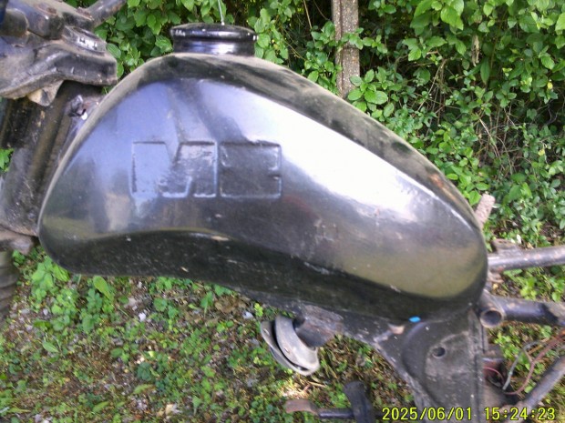 MZ-ETZ 150-es mkp.-ról :eredeti-gyári,de átfestett DDR-es benzintank