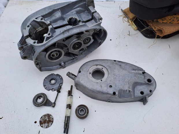 MZ Es 250/2 �res blokk