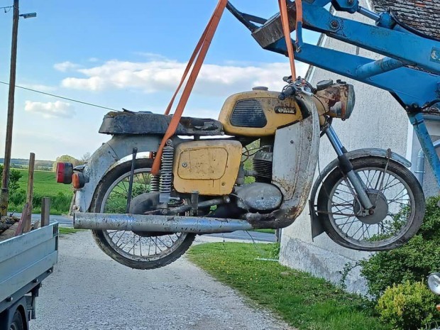 MZ-TS 125-ös,1976-os,rozsdaboglya alkatrész eladó