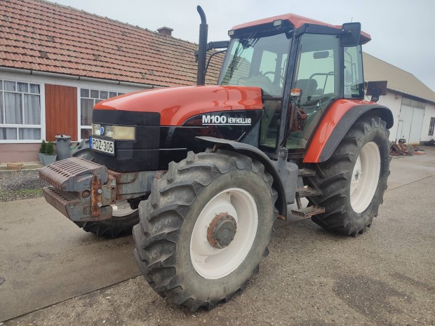 M 100 New holland traktor 