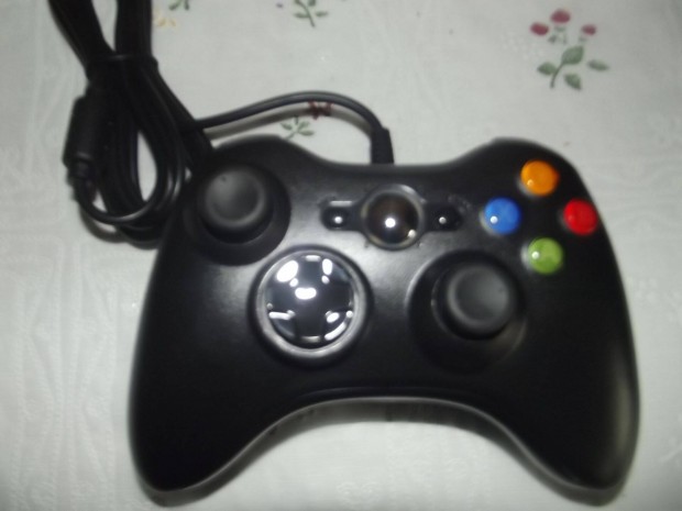 M-47. Xbox 360 Fekete Vezetkes Controller j Termk