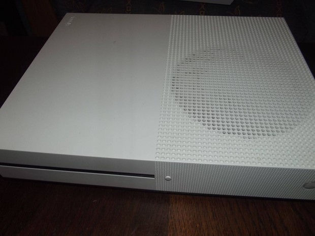 M-70 Xbox One S 500 Gb Gép+ Tartozékok+ 43 Db Csúcs Játék