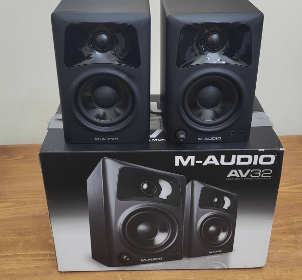 M-Audio AV32