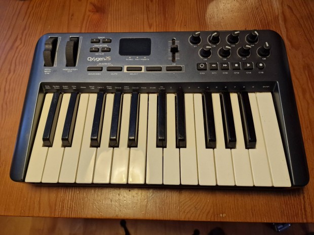 M-audio Oxigen 25 midi keyboard