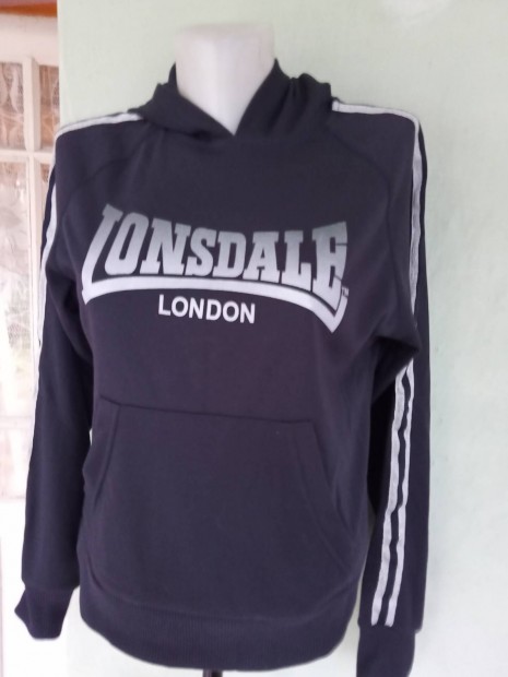 M-es Lonsdale, kapucnis pamut pulcsi.