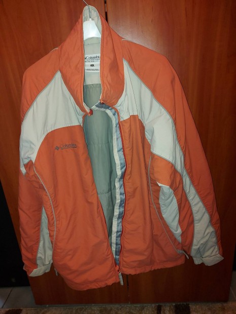 M m�ret� Columbia dzseki elad�.