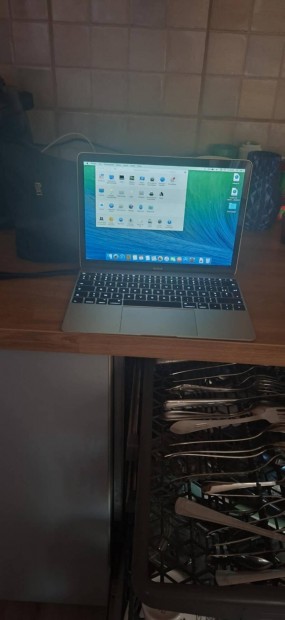 Macbook A1534 elad
