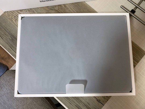 Macbook Air 13 Retina, M3 chip, Midnight szín, garanciás!!