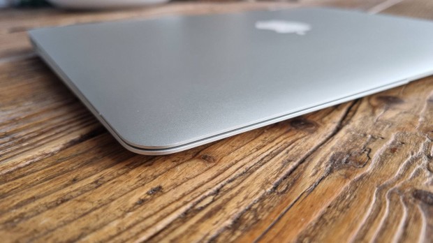 Macbook Air 13" els tulajdonostl 97,4%-os akkuval eredeti dobozban