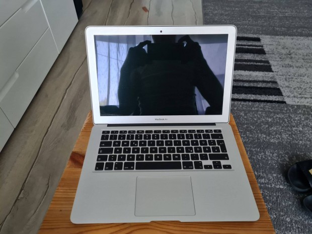 Macbook Air 13 hüvelykes, 2015 hibás szép állapotú laptop eladó !