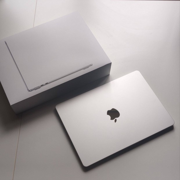 Macbook Air 14" - 2022, M2, 8/256GB, Apple gar, 100% akku, doboz, ez