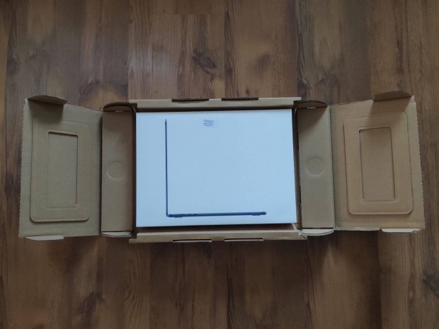 Macbook Air 15" M3 - 2024, 16/256GB, bontatlan, Apple garancia (#101)