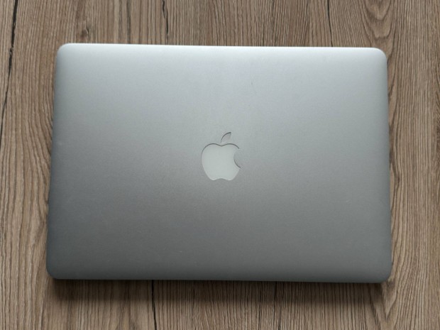 Macbook Air 2015 - 13", i5, 8 GB RAM, 128 GB SSD, 2 órás akku