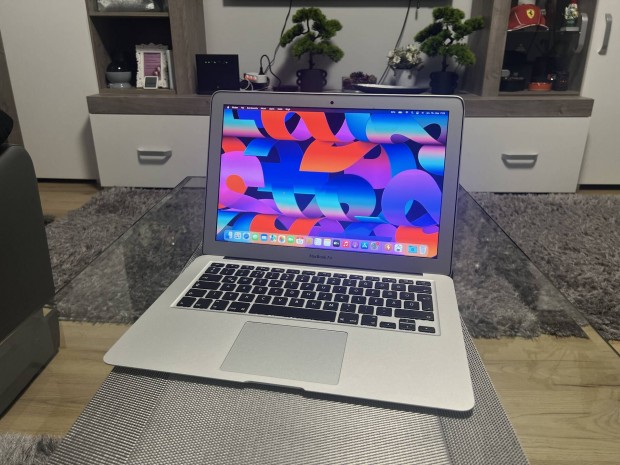 Macbook Air 2017 Magyar / Erős Akku 4-5H i5 1.8 GHZ 8 GB 128 SSD