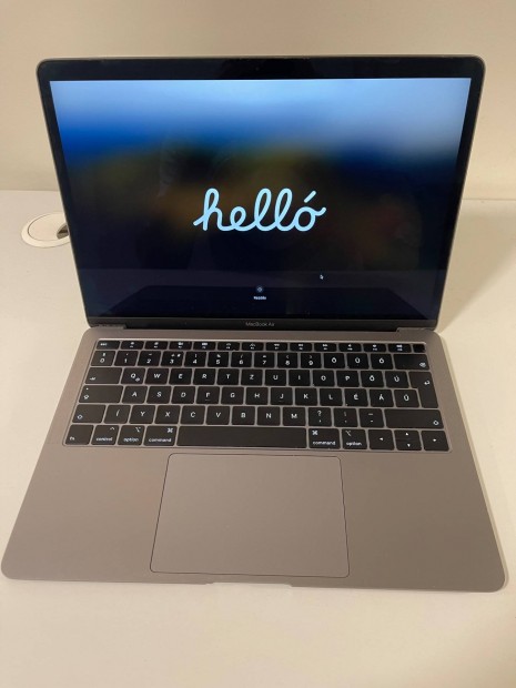 Macbook Air 2018 13.3 i5, 8GB RAM/256GB