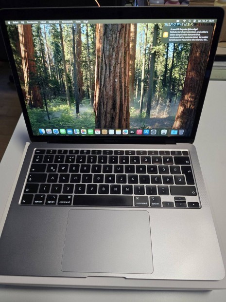 Macbook Air 2020 13" i3/8GB