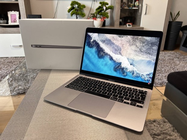 Macbook Air 2022 Apple M1 Chip 8 GB 256 SSD Magyar + Számla