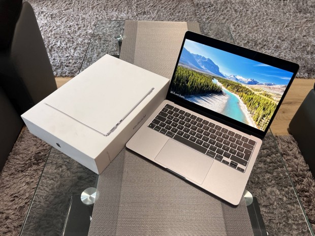 Macbook Air 2024 M3 8GB 256SSD 9 Ciklus Számla Jótállás 2027.09.20