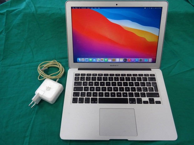 Macbook Air A1466 i7. 8/256Gb Laptop