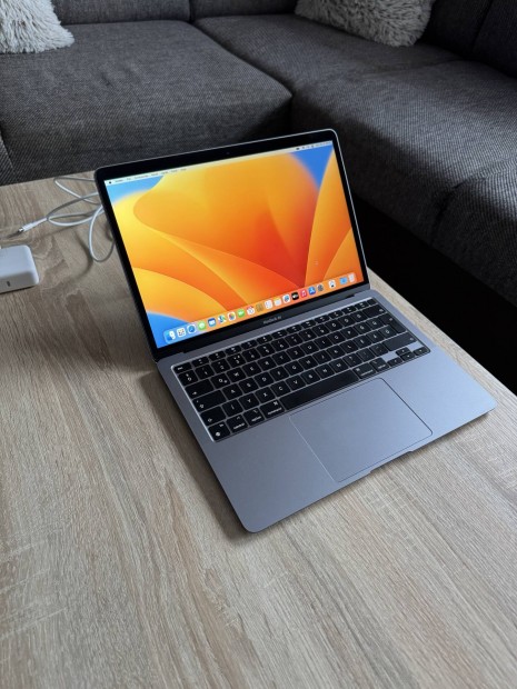 Macbook Air M1 Space Grey / garancival