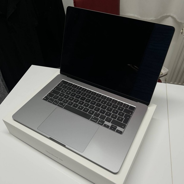 Macbook Air M2 15"/8GB/256GB 