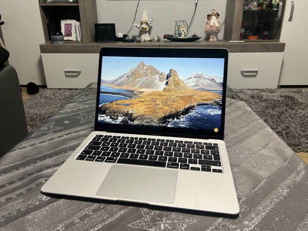 Macbook Air Retina 2020 i5 10Gen 4Mag 8 GB 256 SSD Magyar