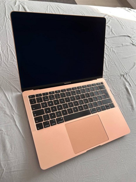 Macbook Air (Retina, 13 hvelykes, 2018) + Samsonite Nefti Bailhandle