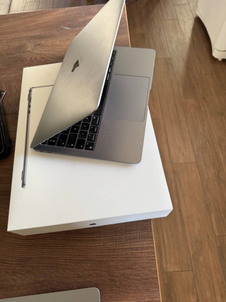 Macbook Air elad