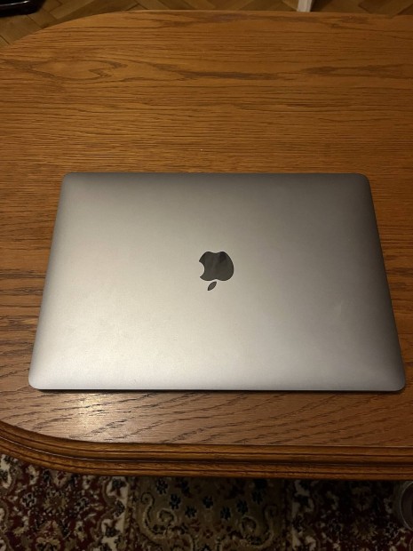 Macbook M1 Laptop 512 GB 2 v Garancia + Samsonite Tok