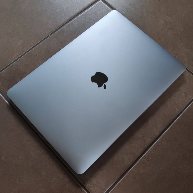 Macbook Pro 13" M2 - 2023 gyrts, 16GB RAM, touchbar - garancia (#78