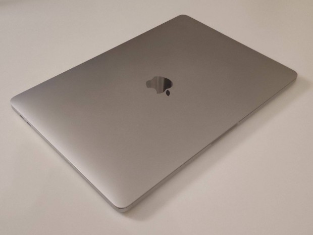 Macbook Pro 13" - 2021 gyrts, M1, 8/256GB, touchbar, 96% akku, gara