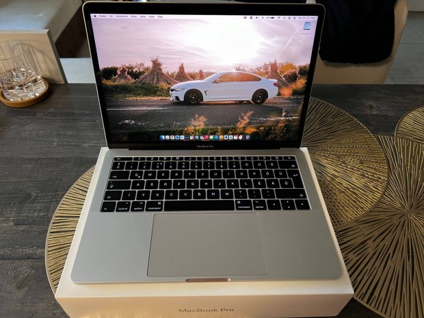 Macbook Pro 13" i5 256GB, 8GB ram - 2017 late