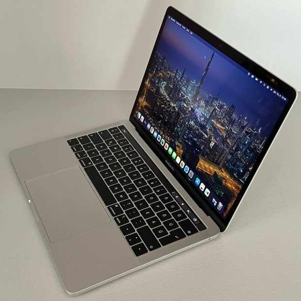 Macbook Pro 13-inch, 2019, Two Thunderbolt 3 ports