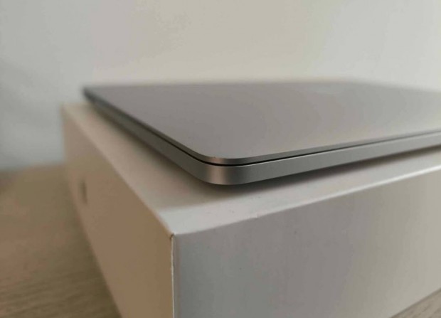 Macbook Pro 13 retina Touchbar 2017, 8/256