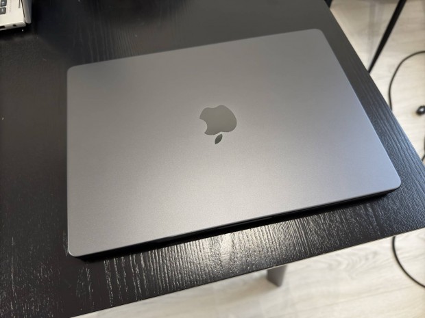 Macbook Pro 14" M3 Max fekete