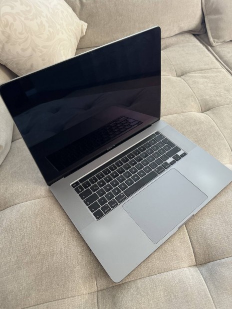 Macbook Pro 16" 2019 ezst