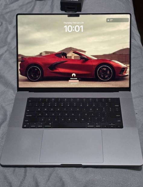 Macbook Pro 16" Laptop (1 TB SSD, M2 Max, 32 GB) - silver