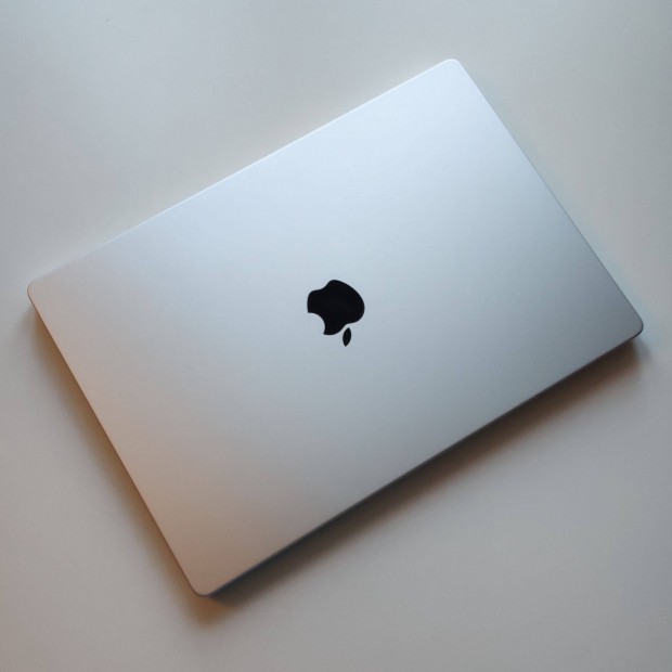 Macbook Pro 16" M4 Pro 14/20 mag - 2025 gyrts, 24 GB, 1 Tera, 100%