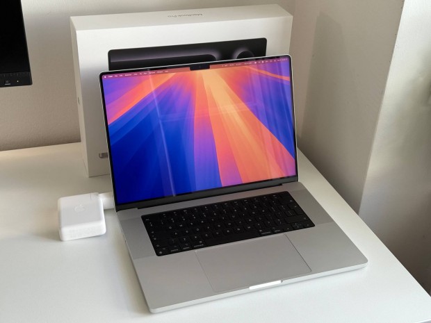 Macbook Pro 16 - M4 Pro / 48GB / 4TB - 2025 - újszerű
