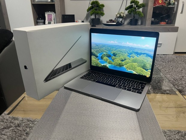 Macbook Pro 2017 Retina i5 7360 16 GB 256 SSD Magyar + Tok