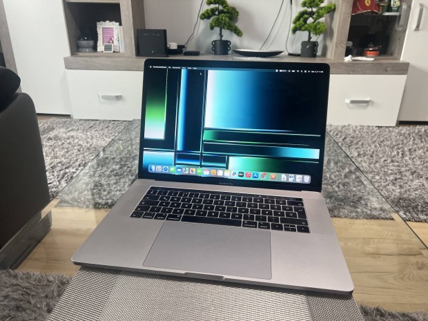 Macbook Pro 2017 Retina i7 7820HQ 4Mag 8Szl 16GB 512SSD Magyar Bill