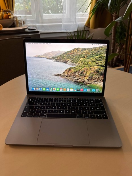 Macbook Pro 2017, /13", i5, 256gb, 8gb ram/