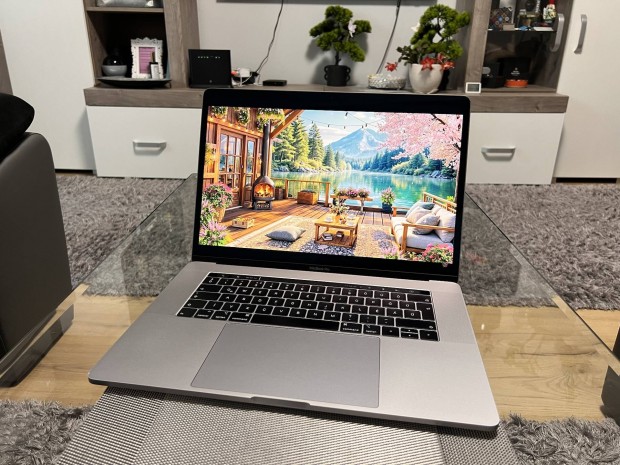 Macbook Pro 2018 Retina Magyar 4GB AMD i7 8750H 6Mag 16 GB 512 SSD
