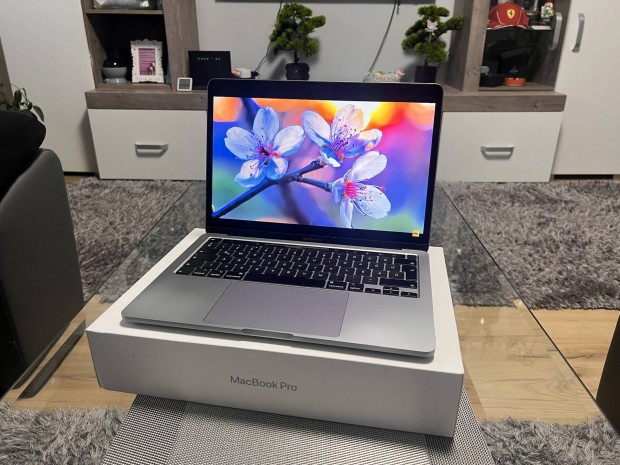 Macbook Pro 2020 Retina i5 1038NG7 16 GB 512 SSD Magyar Bill